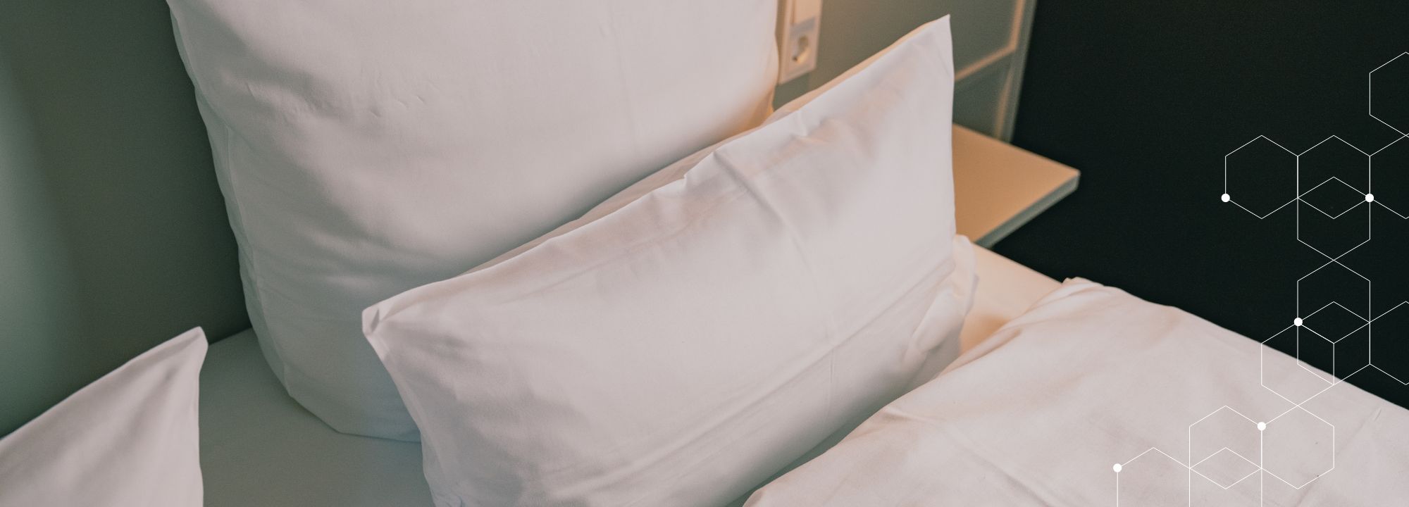 Kissen Bannerbild 2 Kissen liegen auf einem Bett